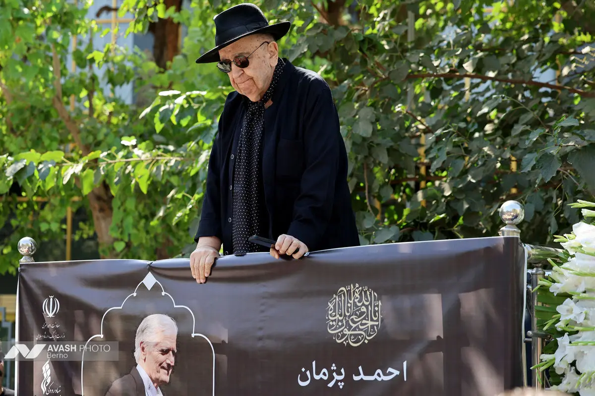مراسم تشییع پیکر احمد پژمان