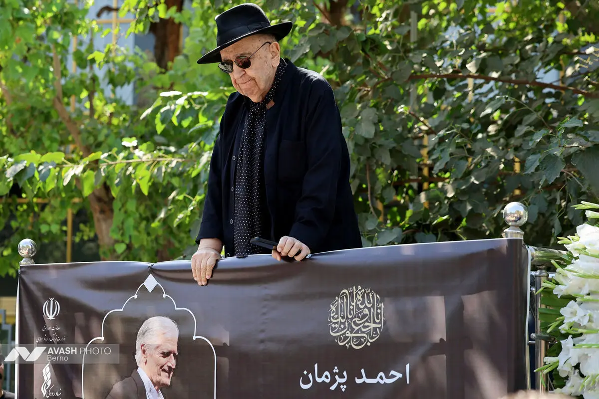 مراسم تشییع پیکر احمد پژمان