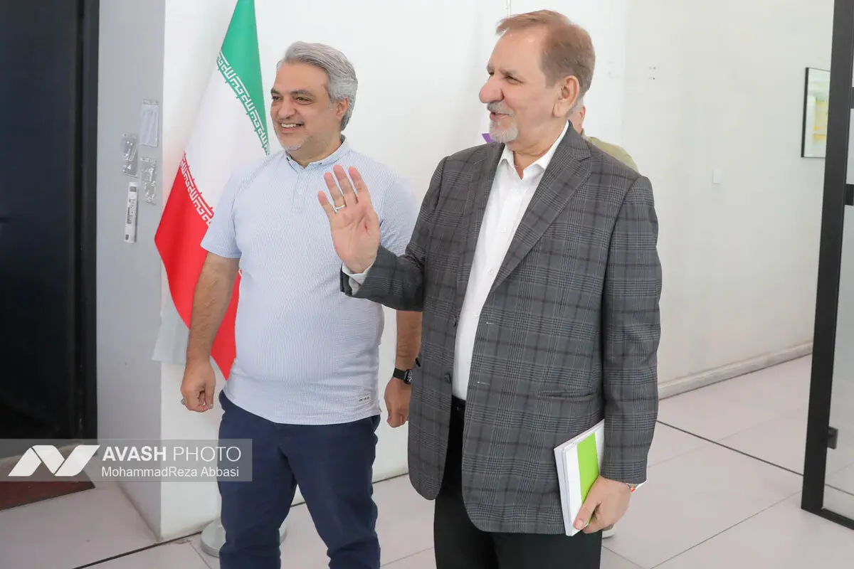 بازدید اسحاق جهانگیری و محمد شریعتمداری از خبرگزاری آوش