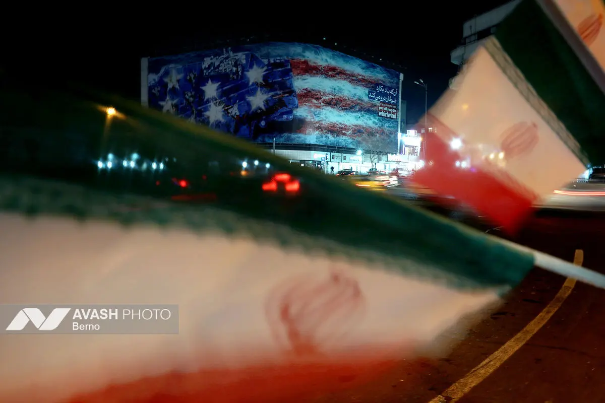 رونمایی از طرح جدید دیوارنگاره میدان انقلاب اسلامی