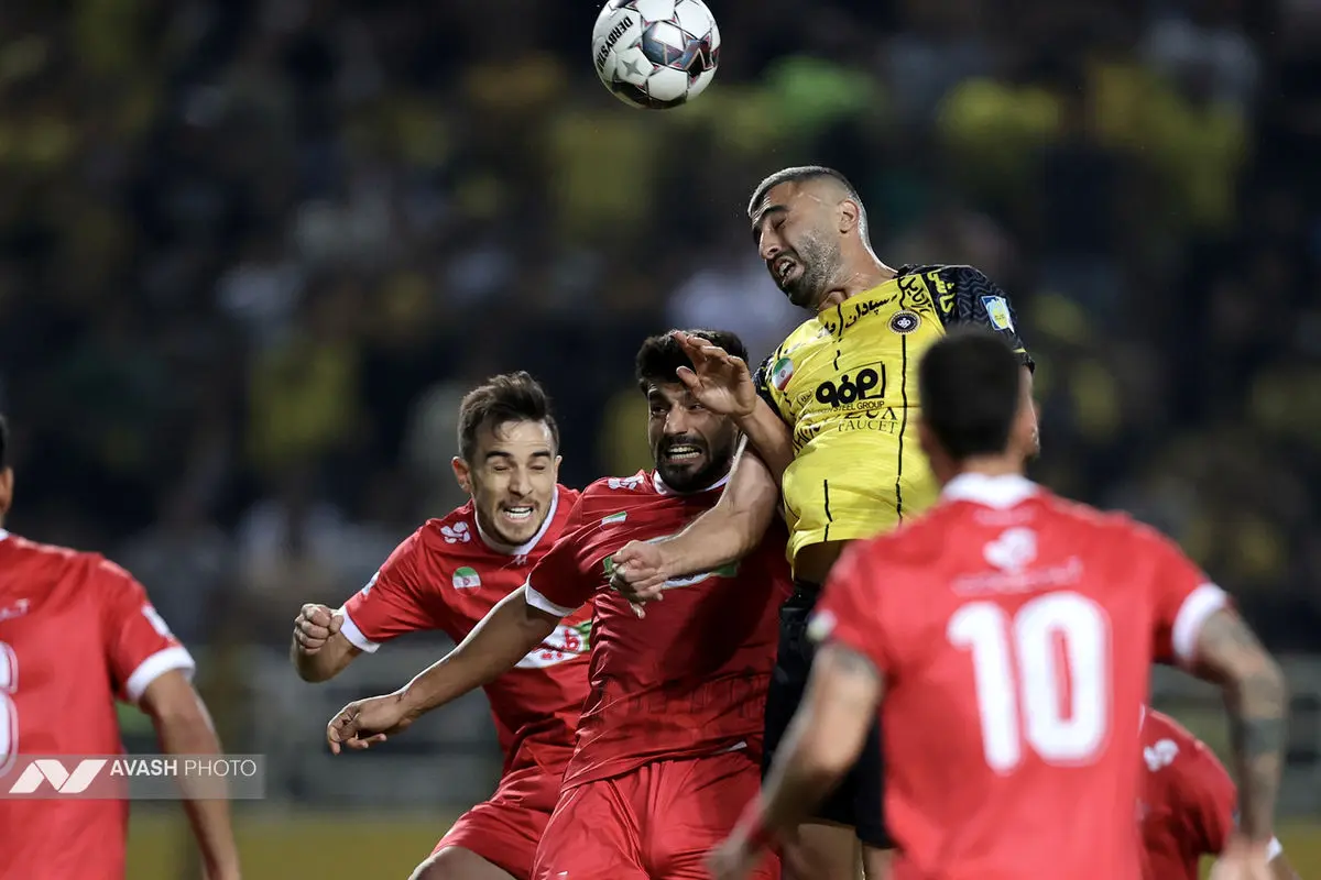 دیدار تیم های فوتبال سپاهان اصفهان و پرسپولیس تهران