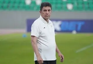 قلعه نویی: ۱۰ موقعیت داشتیم و گل نزدیم/ شاید خدا من را آزمایش می کند