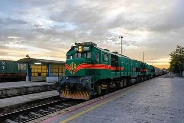 برخورد هولناک قطار با عابران کنار ریل در کاشان