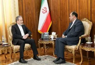 دیدار سفیر جدید ایران در بنگلادش با عراقچی