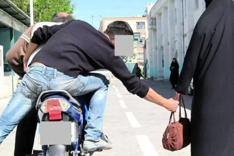 اعتراف موبایل‌قاپان نوجوان به ۲۸ فقره سرقت 