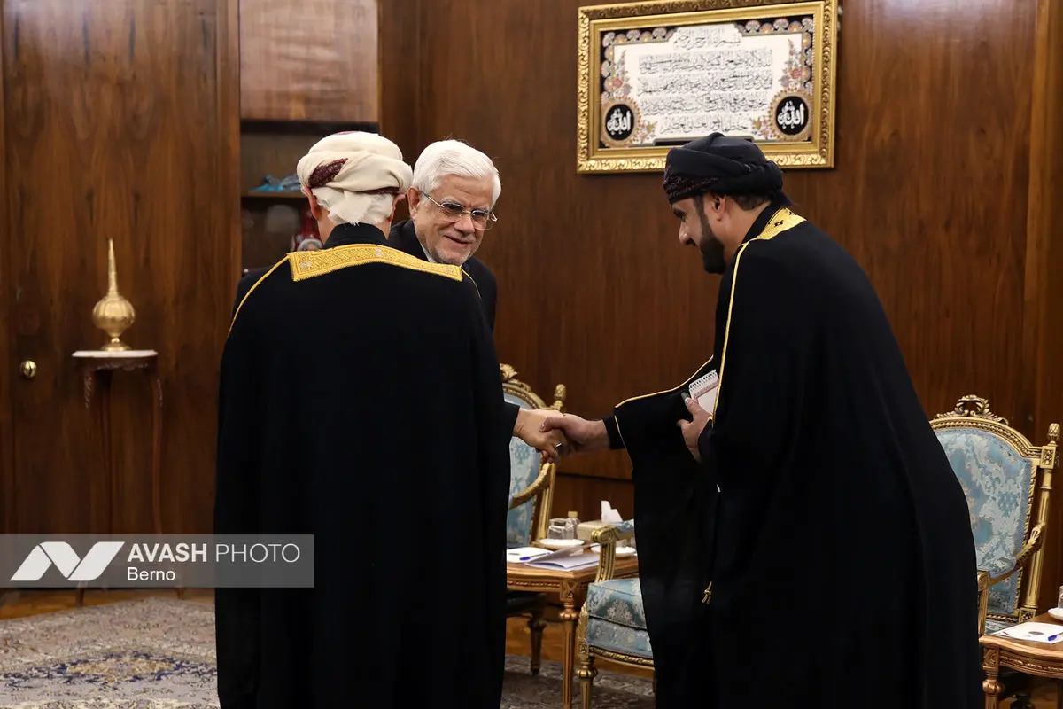 دیدار معاون اول رئیس‌جمهور با سفیر عمان