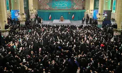 رهبر انقلاب: زن، کارگزار خانه نیست مدیر است