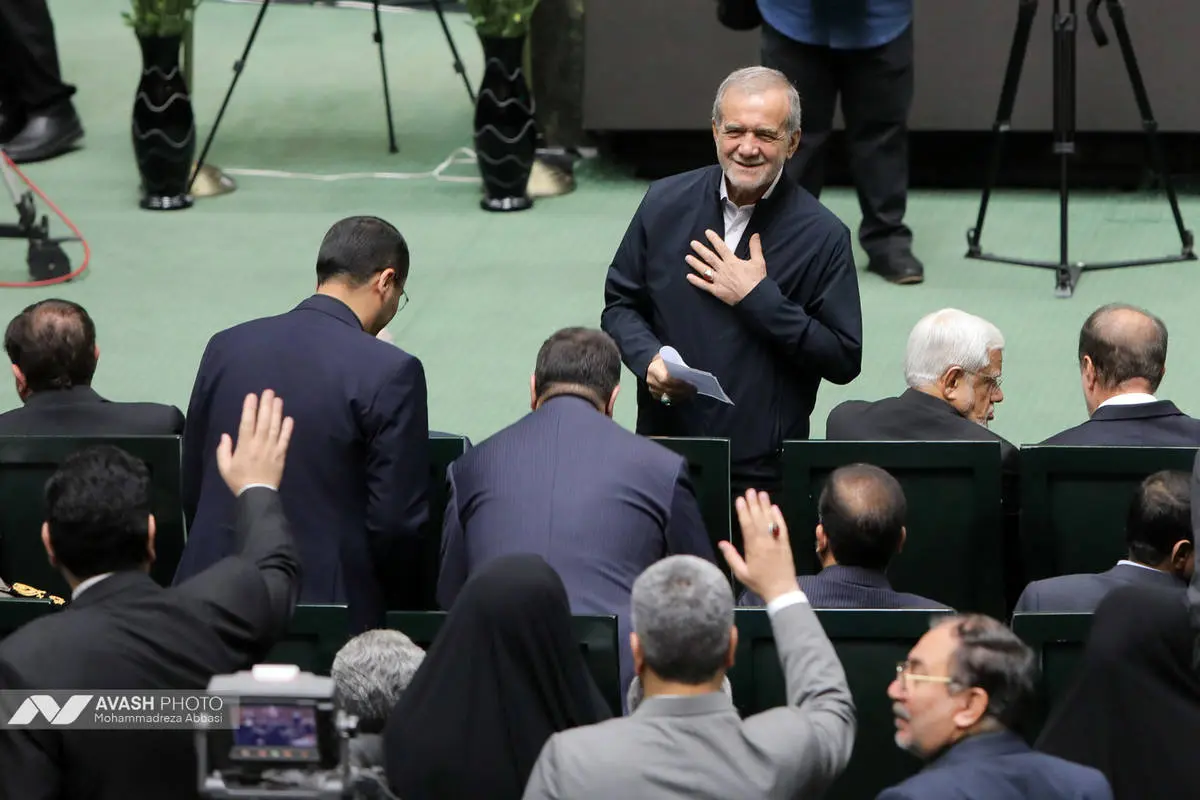 پزشکیان به مجلس رسید