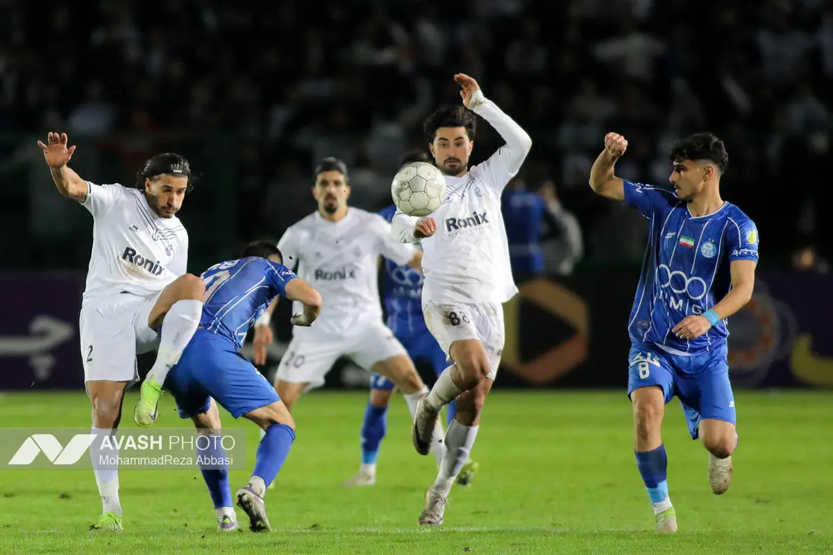 دیدار تیم های فوتبال استقلال تهران و ملوان بندر انزلی