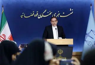 مدیرعامل سابق بانک آینده احضار شده/ شبنم نعمت‌زاده همچنان متواری است