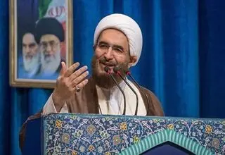 خطیب نمازجمعه تهران: با اعتراض ارزش پول ملی آسیب می‌بیند