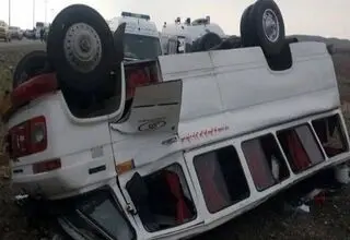 جزئیات واژگونی مینی‌بوس حامل کارگران/ مصدومیت ۱۲ کارگر