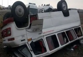 جزئیات واژگونی مینی‌بوس حامل کارگران/ مصدومیت ۱۲ کارگر