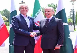 پزشکیان وارد اسلام‌آباد شد