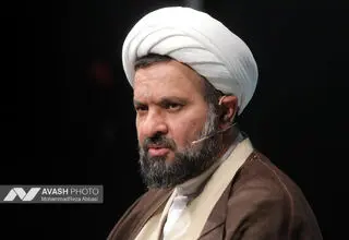 افرادی که پیامبر را زیر سوال می‌برند به دین آسیب می‌زنند/ سخنران‌ها دین را ملعبه و دستاویز برای اهداف سیاسی قرار ندهند