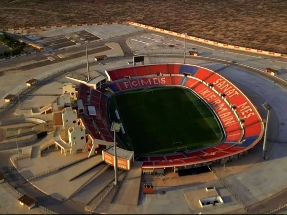 چمن زرد ورزشگاه کرمان؛ پروژه چند میلیاردی زیر سوال رفت