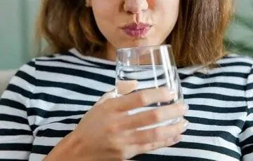 غرغره آب نمک تا چه میزان در رفع سرماخوردگی موثر است