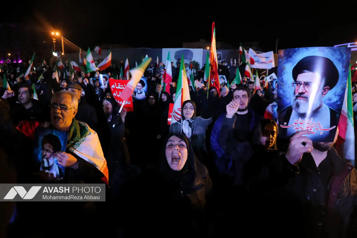 هفتمین شب تجمع مردم تهران در سوگ رهبر شهید