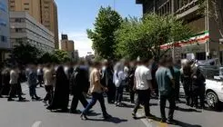 تجمع مقابل دادگستری تهران/ توهین تندروها به مسئولان کشور + ببینید 