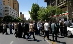 تجمع مقابل دادگستری تهران/ توهین تندروها به مسئولان کشور + ببینید 