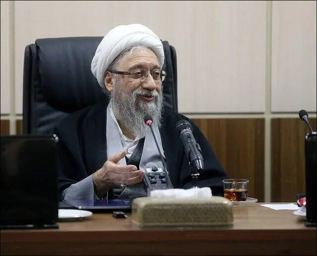 آیت‌الله آملی لاریجانی: هیچ‌کس حق عقب‌نشینی از خطوط قرمز نظام را ندارد 