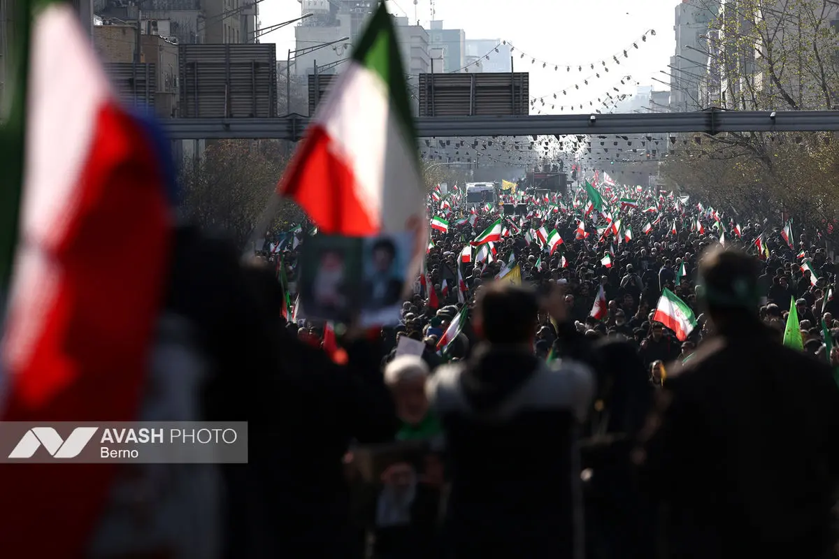 تشییع پیکر ۳۵ شهید جنگ رمضان در تهران