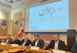 رحیمی: محروم شدن از حضور دکتر ظریف، بزرگترین هزینه‌ای بود که پزشکیان داد