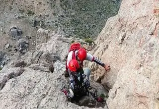 نجات دو زن کوهنورد از ارتفاعات خطرناک دماوند