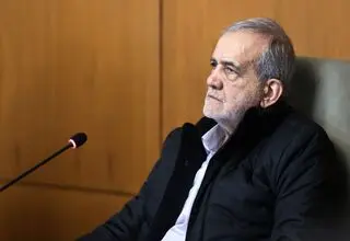 رئیس‌جمهور در حرم مطهر امام خمینی (ره) سخنرانی می‌کند 