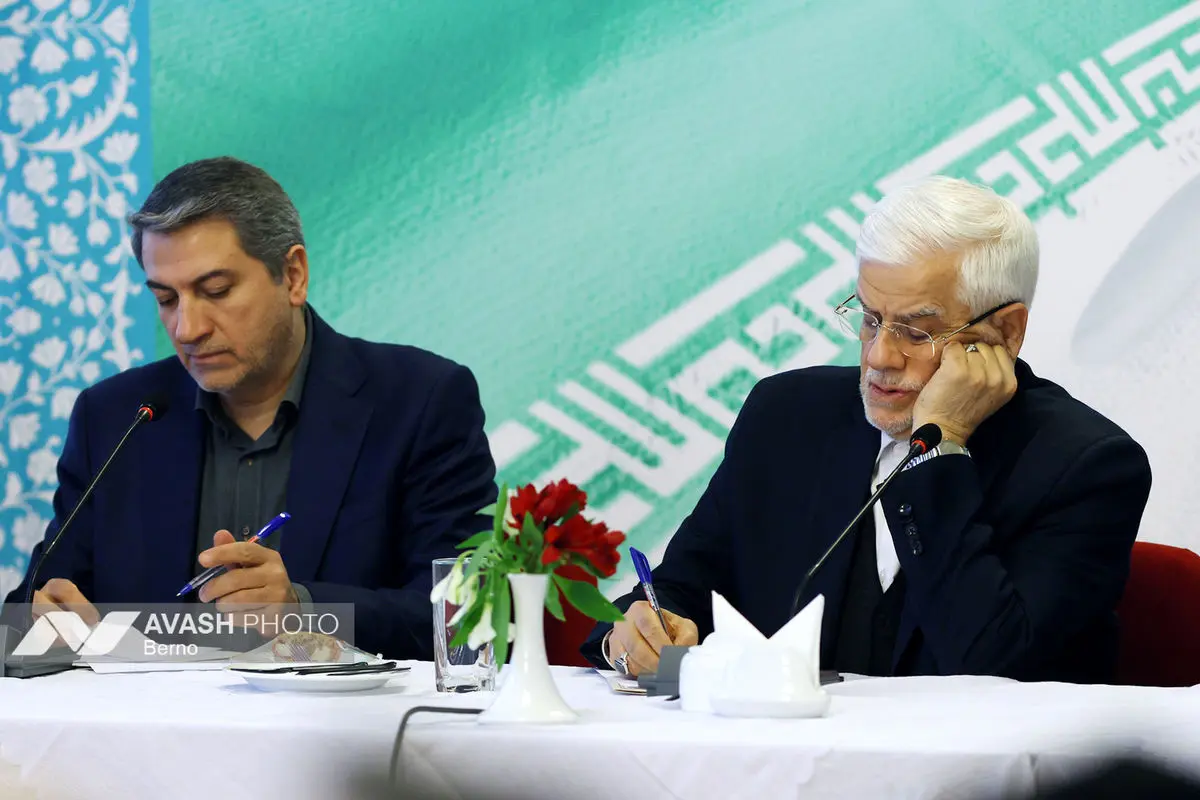 نشست جمعی از هنرمندان با معاون اول رئیس جمهور