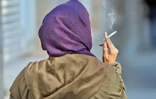 سیگار به وقت زنگ تفریح/ در محاصره دود به وقت نوجوانی دختران ایرانی