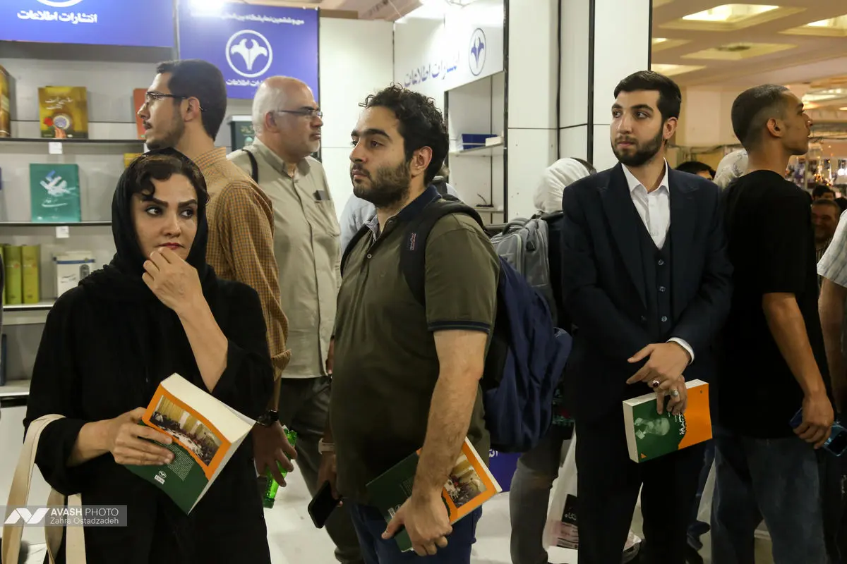 میهمان غرفه انتشارات اطلاعات در سی و ششمین نمایشگاه بین المللی کتاب