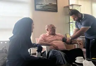اتفاق عجیب در مراسم بدرقه تیم ملی فوتسال زنان؛ پیشکسوت استقلال با آمبولانس رفت