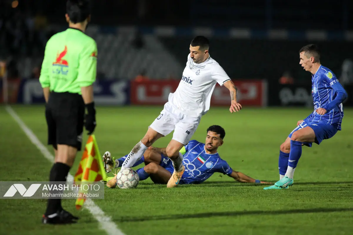 دیدار تیم های فوتبال استقلال تهران و ملوان بندر انزلی