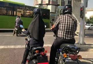موتورسواری زنان؛ ممنوعیتی که هیچ‌وقت قانونی نبود