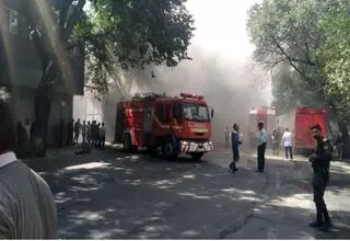 مصدومیت دو آتش‌نشان در عملیات اطفای حریق یک کارگاه کفاشی 