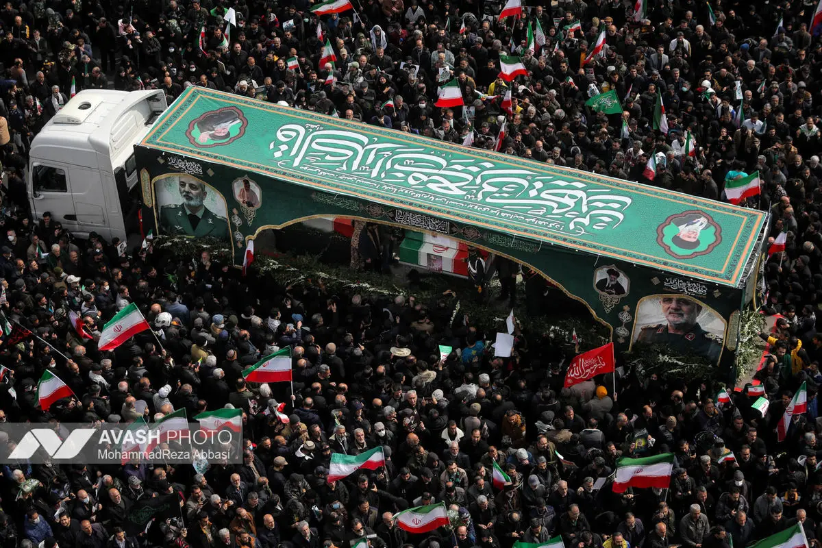 تشییع پیکر ۳۵ شهید جنگ رمضان در تهران -۲