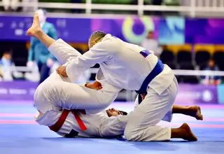 شکست اکبرپور در نخستین مبارزه جوجیتسو