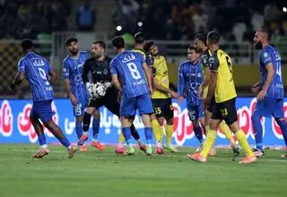 شب پرحاشیه سپاهان و استقلال با شکست ثانیه‌آخری طلایی‌پوشان در خانه