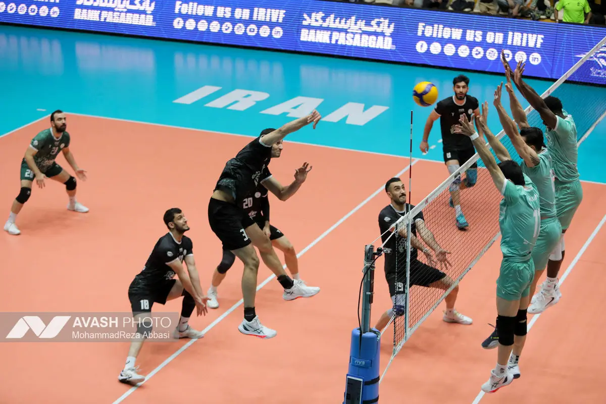 دیدار تیم های والیبال پیکان تهران و رازین پلیمر