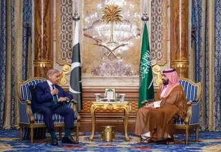 شریف با بن سلمان دیدار کرد