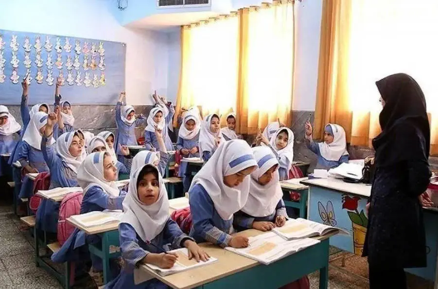 تمایل طبقه متوسط به مدارس غیردولتی با بدهی سالانه