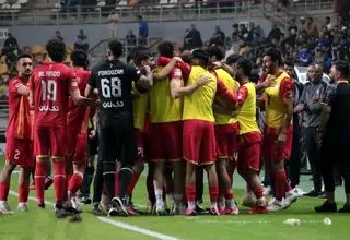 دختر روسری قرمز دل گلر پرسپولیسی را برد!
