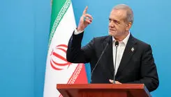آمریکا به کشورهای اسلامی اسلحه و موشک و بمب می‌دهد که به جان هم بیفتند