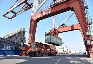 ترخیص ۲۸ هزار تن پودر آلومینا با ورود دادستان بندر امام خمینی