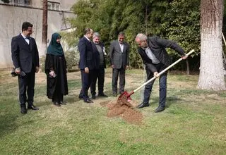 پزشکیان: مردم با مشارکت در کاشت درخت به بهبود محیط زیست کشور کمک کنند 