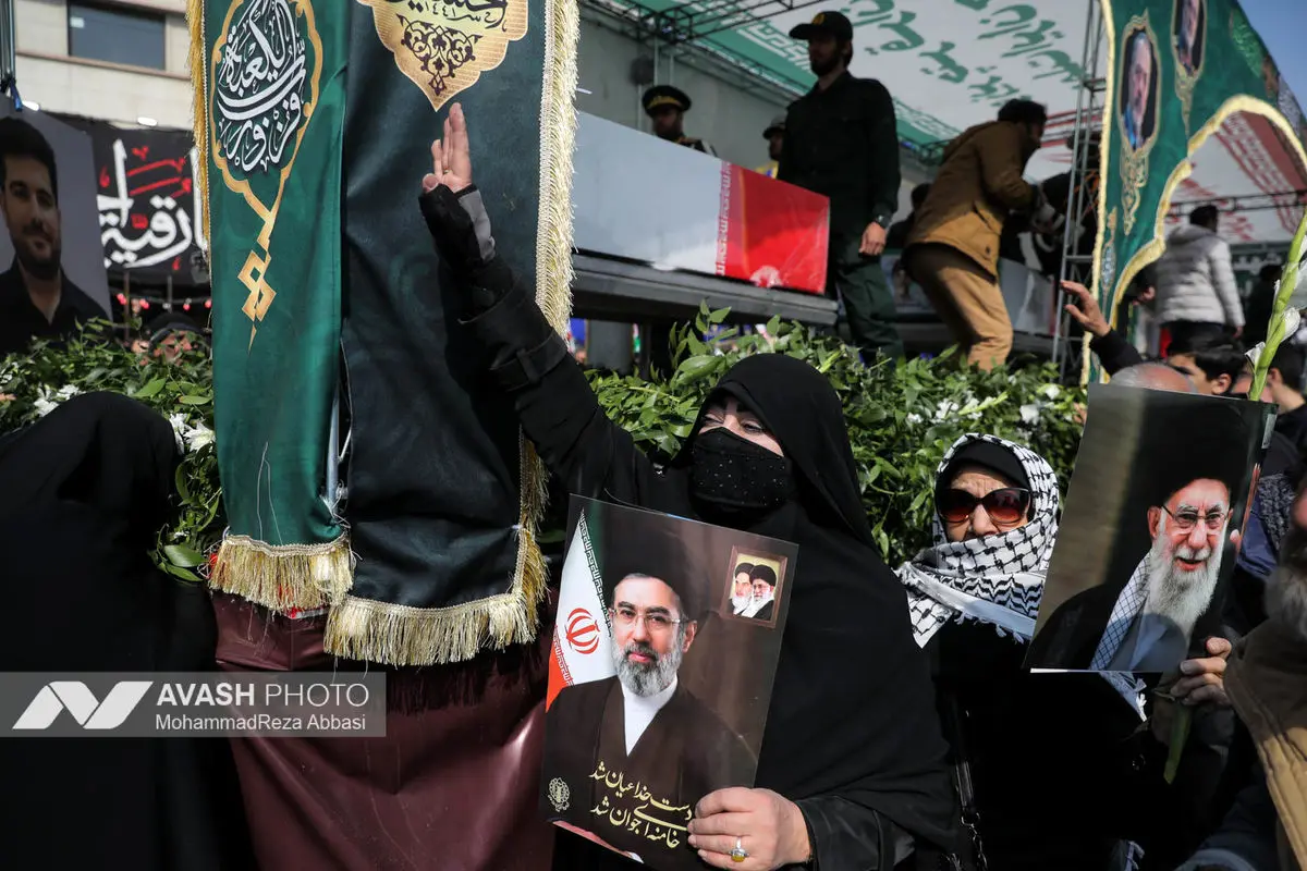 تشییع پیکر ۳۵ شهید جنگ رمضان در تهران