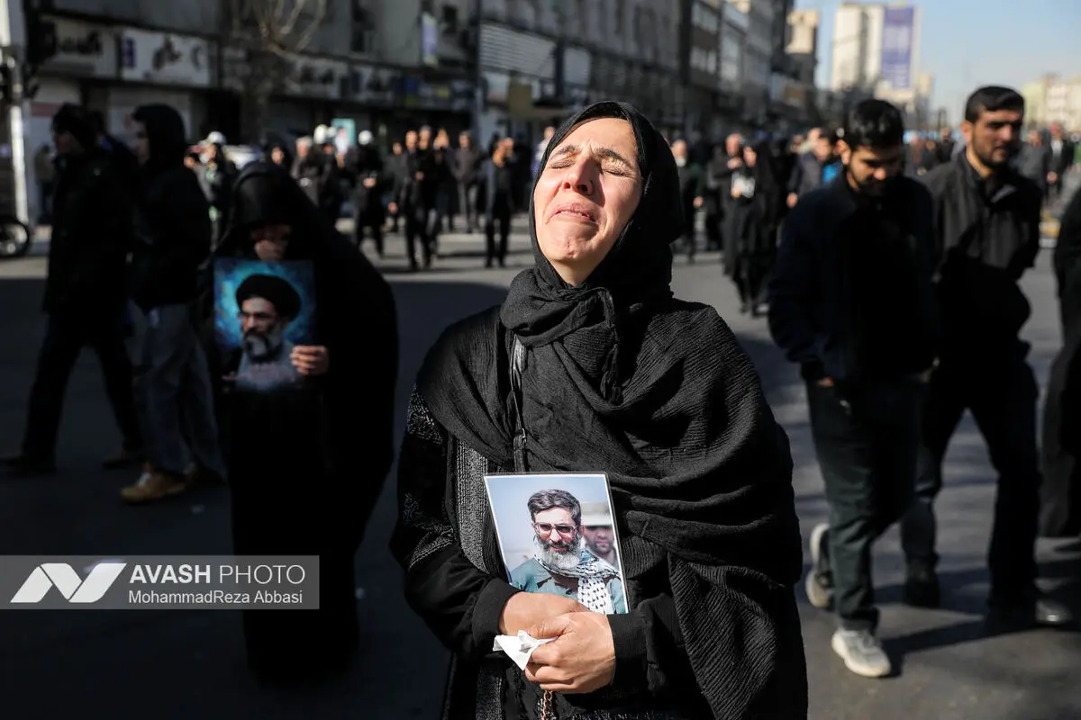تجمع سوگواران رهبر شهید انقلاب در میدان انقلاب تهران
