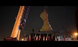 نصب المان «مشت گره‌کرده» در میدان انقلاب تهران