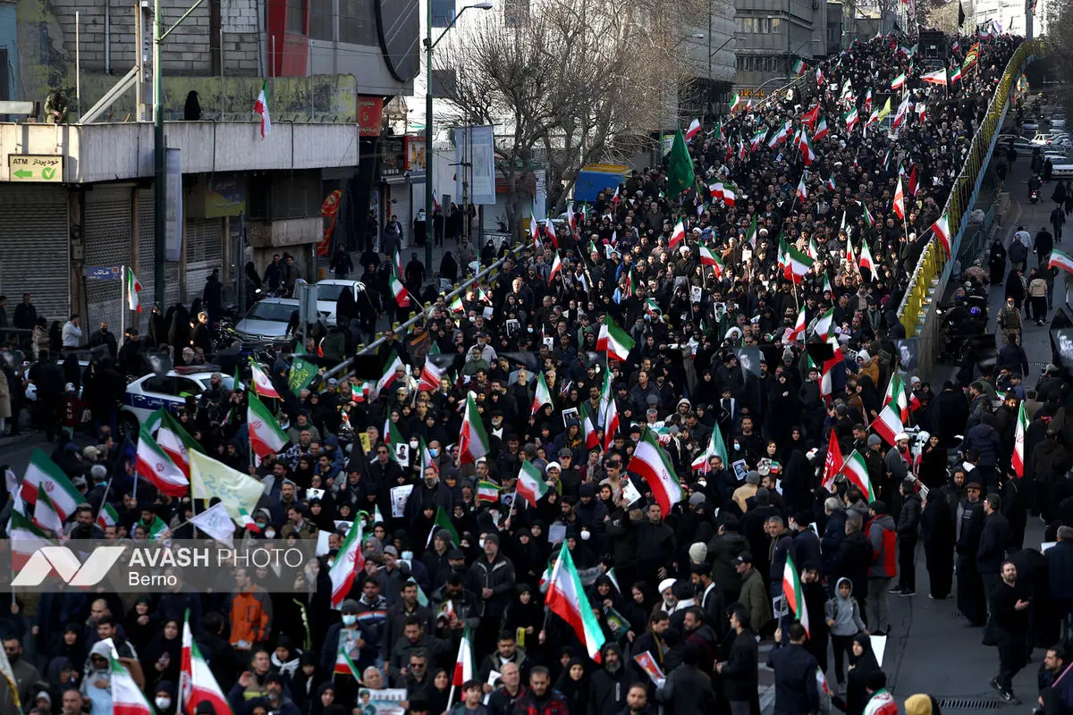 تشییع پیکر ۳۵ شهید جنگ رمضان در تهران